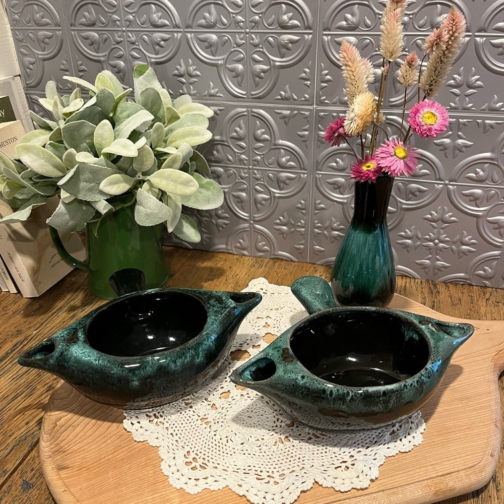 2 EVANGELINE 947 – 2Gravy Boats & Matching Vase Set